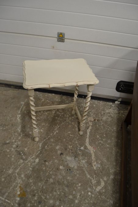 (n-5828) Valge väiksem lauake