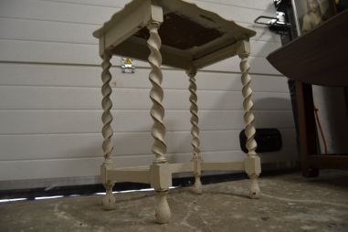 (n-5828) Valge väiksem lauake