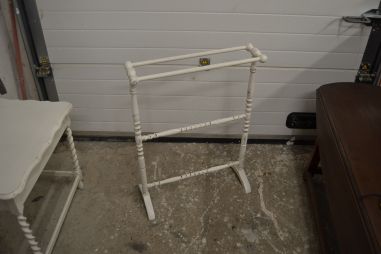 (n-5828) Valge väiksem lauake