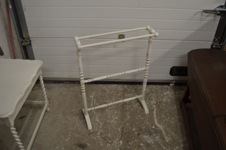 (n-5828) Valge väiksem lauake