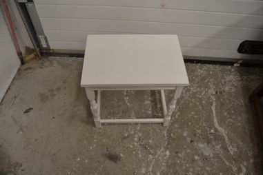 (n-5832) Valge lauake