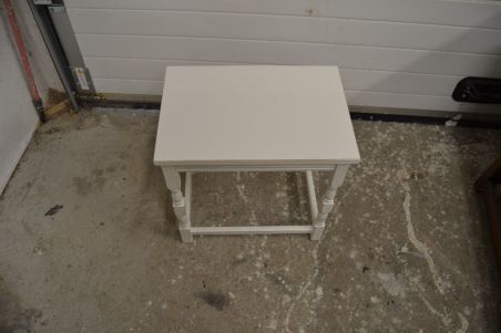 (n-5832) Valge lauake