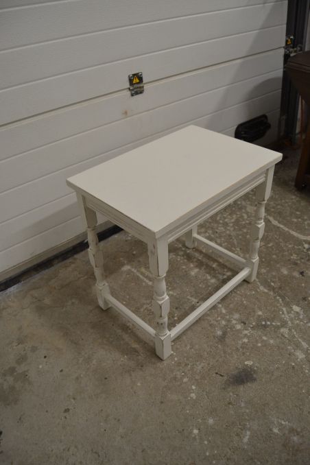 (n-5832) Valge lauake