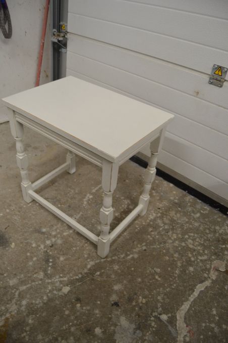 (n-5832) Valge lauake