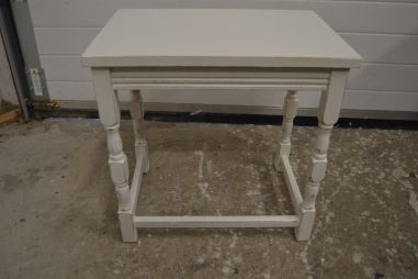 (n-5832) Valge lauake