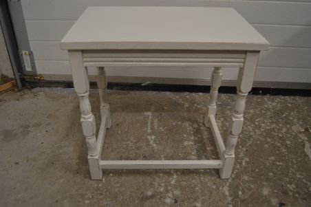 (n-5832) Valge lauake