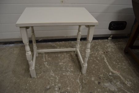 (n-5832) Valge lauake