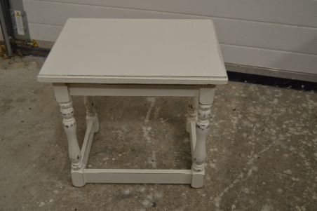 (n-5833) Valge lauake