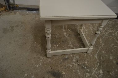 (n-5833) Valge lauake