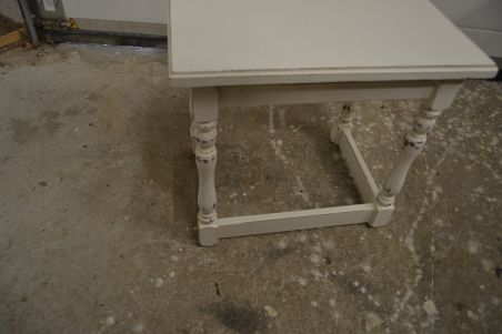 (n-5833) Valge lauake