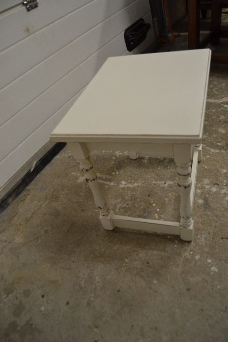 (n-5833) Valge lauake