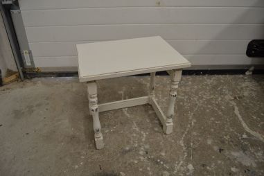 (n-5833) Valge lauake