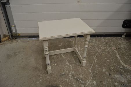 (n-5833) Valge lauake