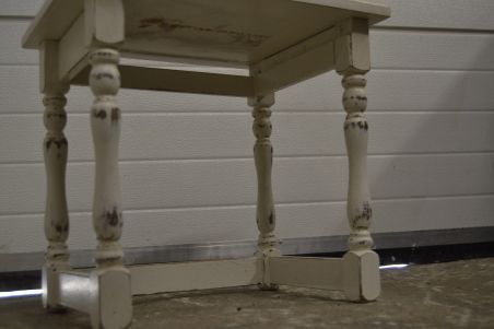 (n-5833) Valge lauake