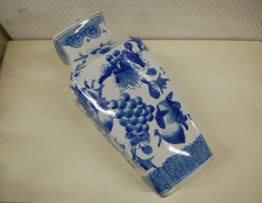 (n-5852) Suur uhke vaas