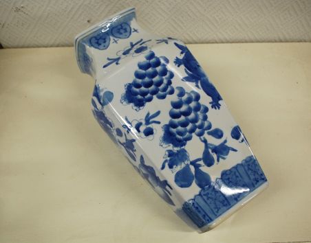 (n-5852) Suur uhke vaas (n-5852) Suur uhke vaas