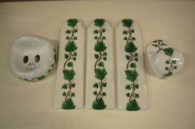 (n-5867) Porcelaine de Paris, vannitoa tarvikud "Luuderohi"