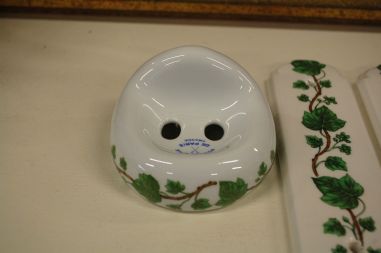 (n-5867) Porcelaine de Paris, vannitoa tarvikud "Luuderohi"