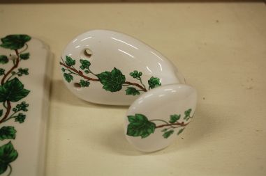 (n-5867) Porcelaine de Paris, vannitoa tarvikud "Luuderohi"