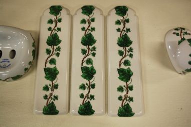 (n-5867) Porcelaine de Paris, vannitoa tarvikud "Luuderohi"