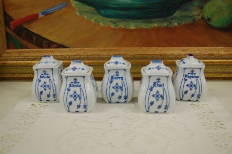 (n-5887) Õlelillemustriga väikesed toosid, 5tk komplektis