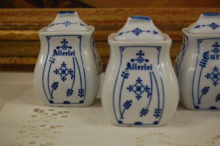 (n-5887) Õlelillemustriga väikesed toosid, 5tk komplektis