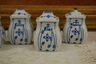 (n-5887) Õlelillemustriga väikesed toosid, 5tk komplektis