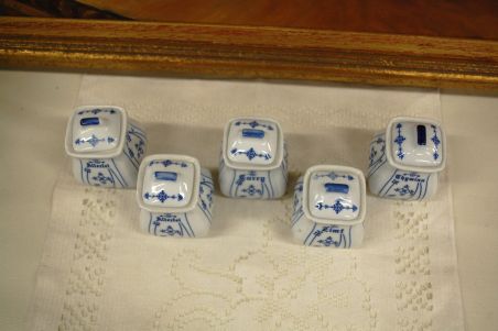 (n-5887) Õlelillemustriga väikesed toosid, 5tk komplektis