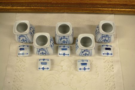 (n-5887) Õlelillemustriga väikesed toosid, 5tk komplektis