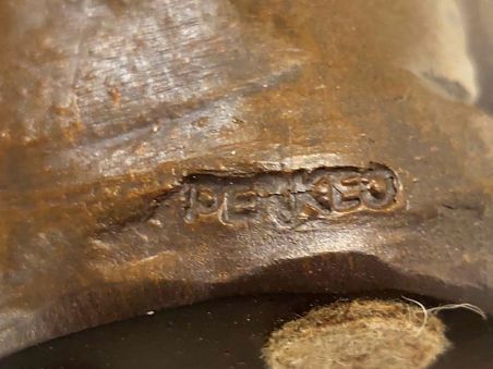 (n-5894) Leonida väiksem täismassist kuju, laps karuga