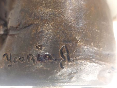 (n-5894) Leonida väiksem täismassist kuju, laps karuga