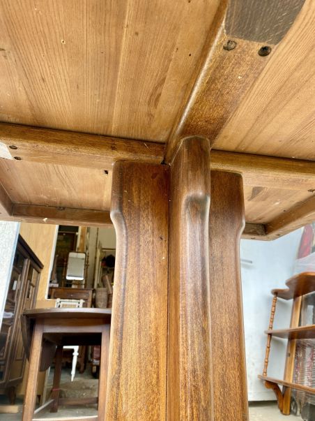 (L-509) Raske puitplaadiga kohvikulaud