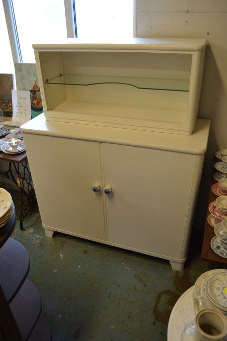 (L-510) Valge retro puhvetkapp