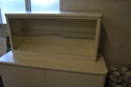 (L-510) Valge retro puhvetkapp