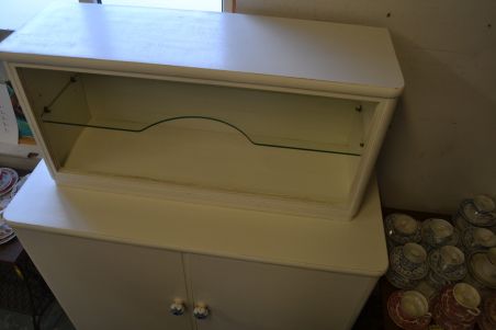 (L-510) Valge retro puhvetkapp