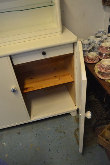 (L-510) Valge retro puhvetkapp