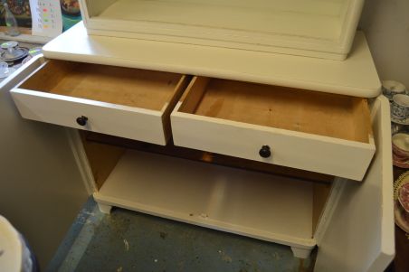 (L-510) Valge retro puhvetkapp