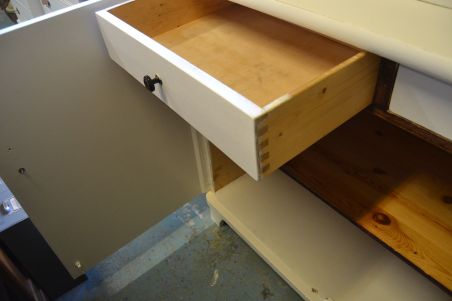 (L-510) Valge retro puhvetkapp