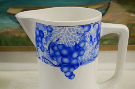 (n-5937) Nimy Imperiale Royale, suur viinamarjadega kann (n-5937) Nimy Imperiale Royale, suur viinamarjadega kann