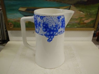 (n-5937) Nimy Imperiale Royale, suur viinamarjadega kann