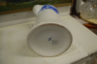 (n-5937) Nimy Imperiale Royale, suur viinamarjadega kann