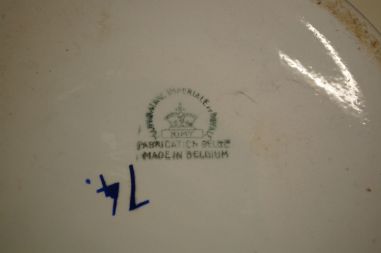 (n-5937) Nimy Imperiale Royale, suur viinamarjadega kann