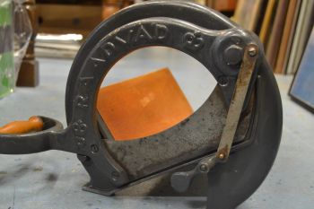 (n-6114) Vana  leivalõikur RAADVAD 2