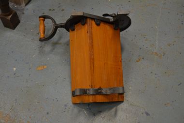 (n-6114) Vana  leivalõikur RAADVAD