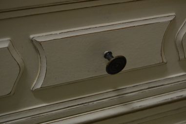 (n-6144) Valge kummut