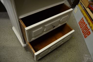 (n-6144) Valge kummut