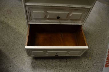 (n-6144) Valge kummut