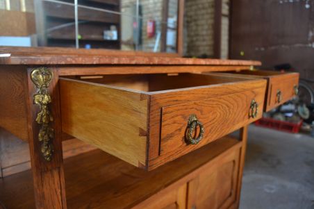 (n-6151) Peegliga suurem kummut