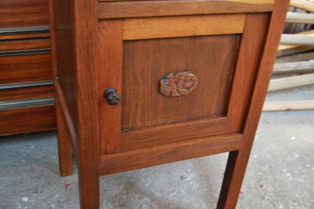 (n-6152) Kiviplaadiga öökapp (n-6152) Kiviplaadiga öökapp