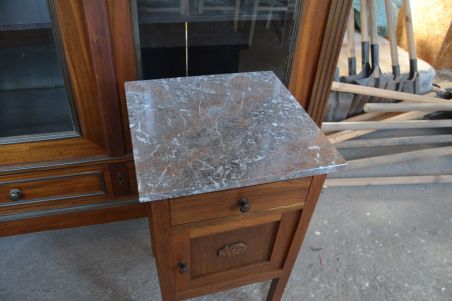 (n-6152) Kiviplaadiga öökapp (n-6152) Kiviplaadiga öökapp